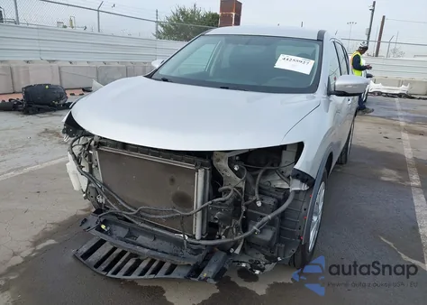 2015 Nissan Rogue S z USA, uszkodzony, nr VIN 5N1AT2ML7FC884162